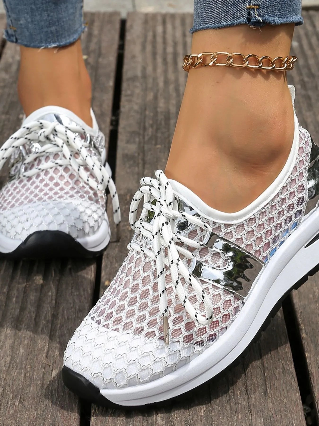 Breathable Mesh Lace-Up Athletic