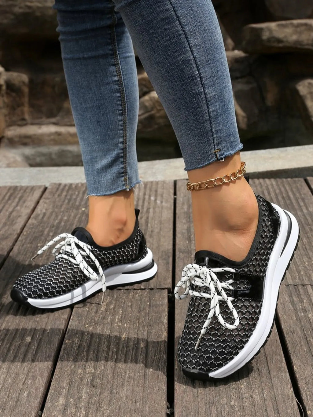 Breathable Mesh Lace-Up Athletic
