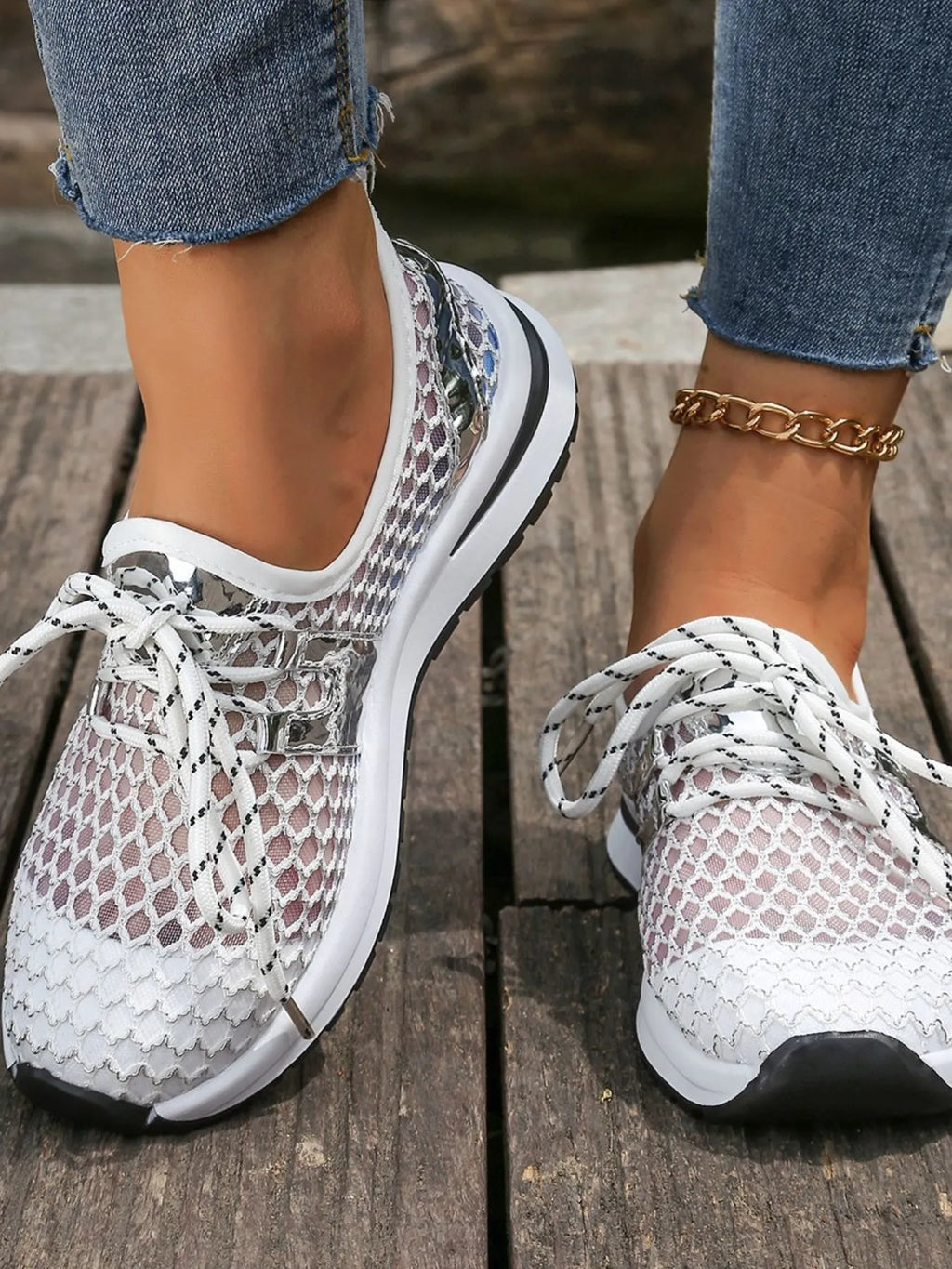 Breathable Mesh Lace-Up Athletic
