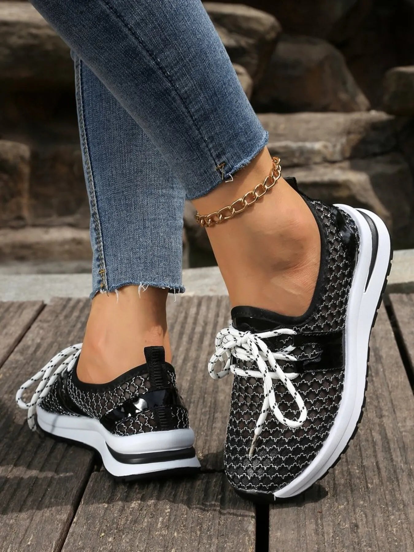 Breathable Mesh Lace-Up Athletic